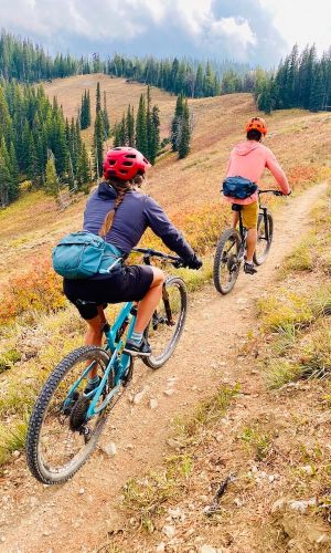 two-girls-riding-mountain-bikes-on-a-mountain-trai-2022-11-10-08-51-59-utc
